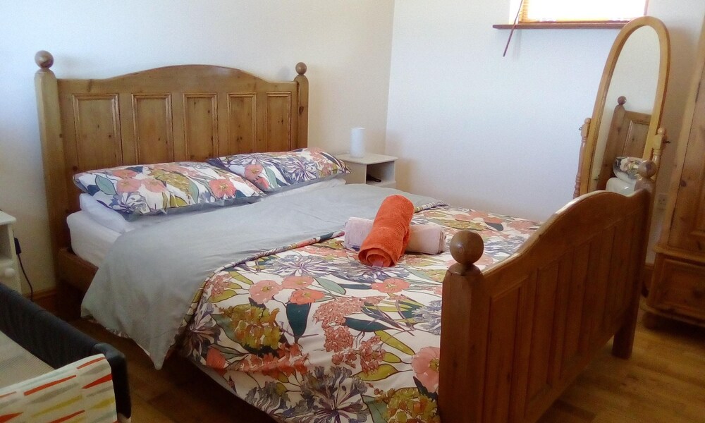 The Stables One Bedroom Chalet Just A Short Walk To Fanore Beach With Great View - Ireland