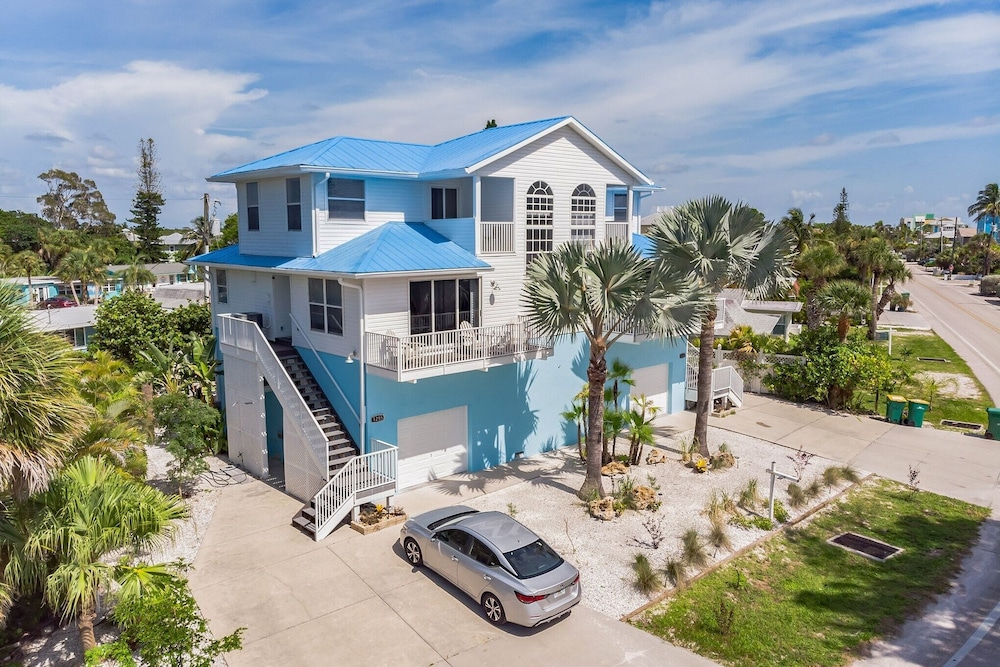 Sunset Views + Steps From The Beach With Elevator 2 Bedroom Duplex By Redawning - Manasota Key, FL