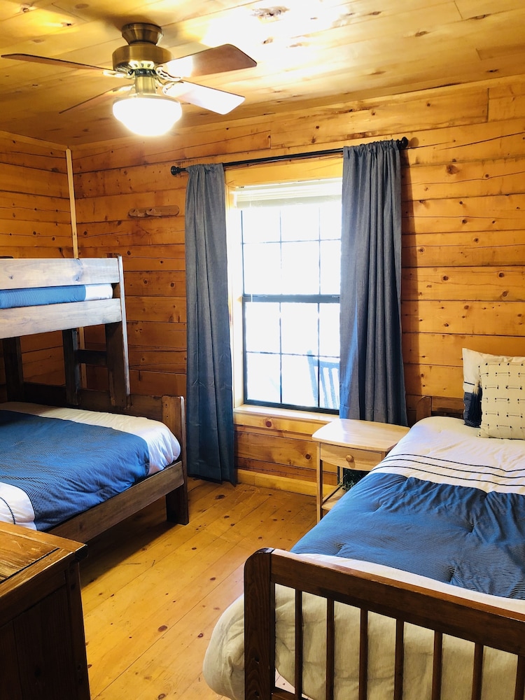 *Once A Part Of The Beloved Shady Oak Lodge - Cabin 2 (Sleeps 7) W/ Boat Ramp* - Louisiana