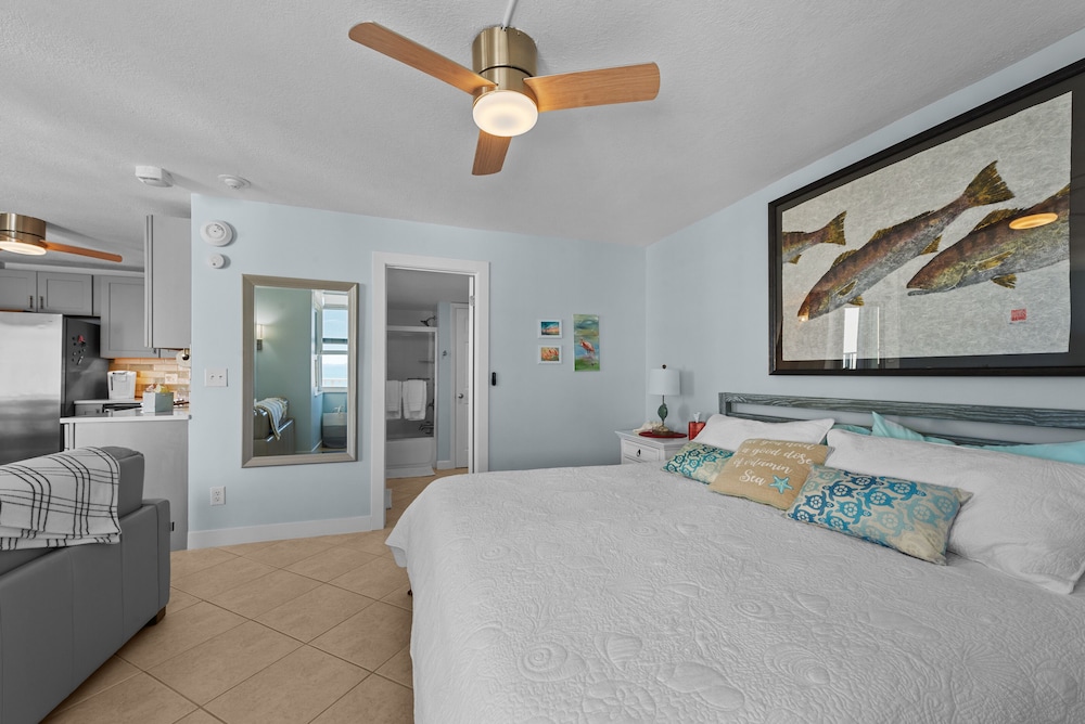 Recently Updated Condo Overlooking A Beach Sanctuary - Fort Myers Beach, FL