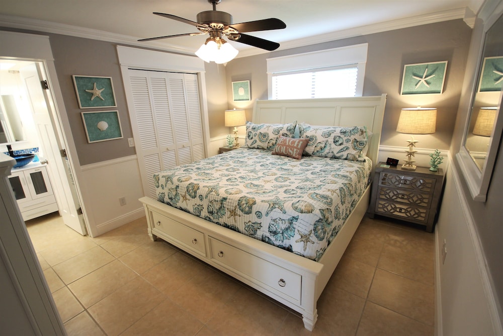 Neu! Stylish & Modern 2 Schlafzimmer, 2 Badezimmer.  Nur 1 Block Zum Strand! - Fort Myers Beach, FL