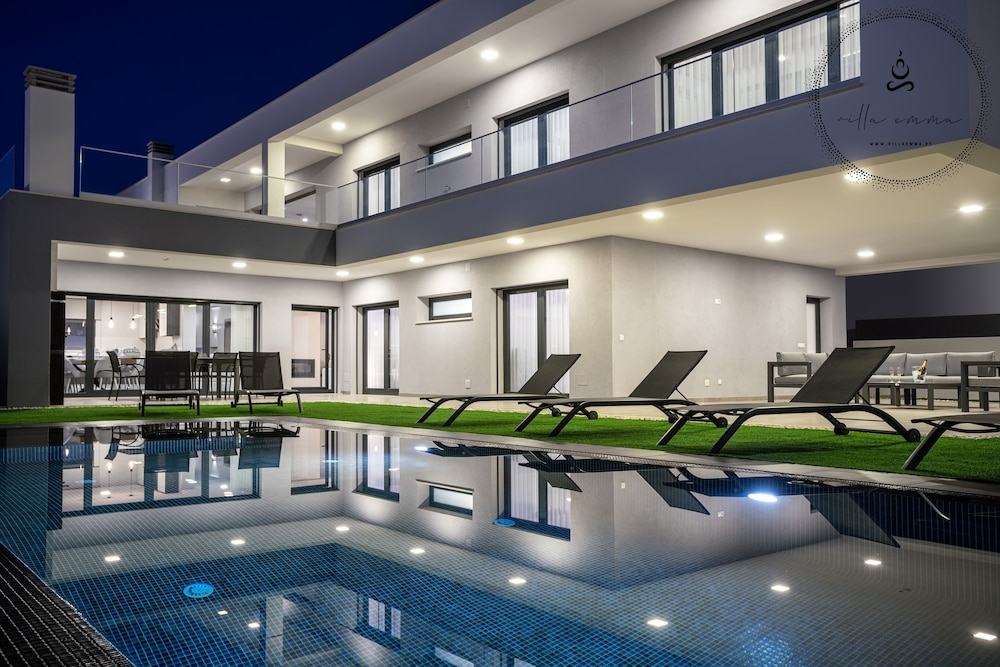 V5 Villa Emma - Luxury 5 bedroom villa in Alvor with private Pool and Jacuzzi - Portimão