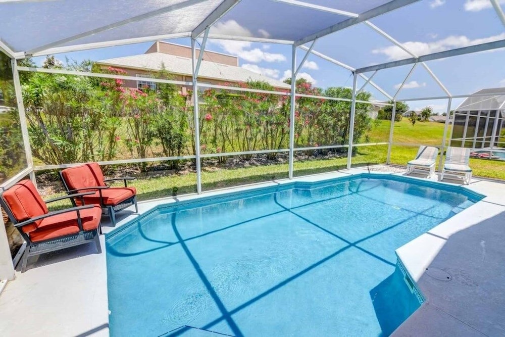 Southern Breeze Great Pool Space! 4 Bedroom Home By Redawning - Winter Haven, FL