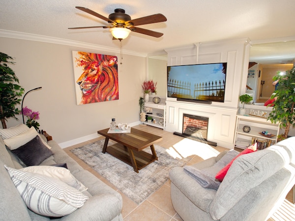 Central Quiet Location, Only 12 Miles To Ft. Myers Beach - Fort Myers, FL