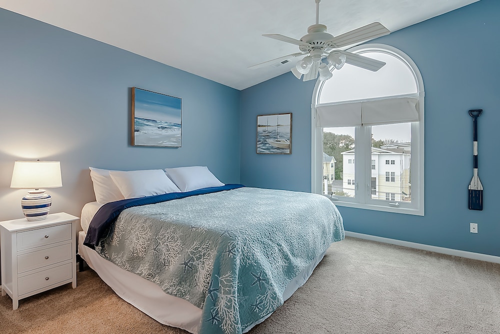 Find Sea Renity In Central Chic's Beach Location - Only Seconds To Beach! - Virginia Beach, VA