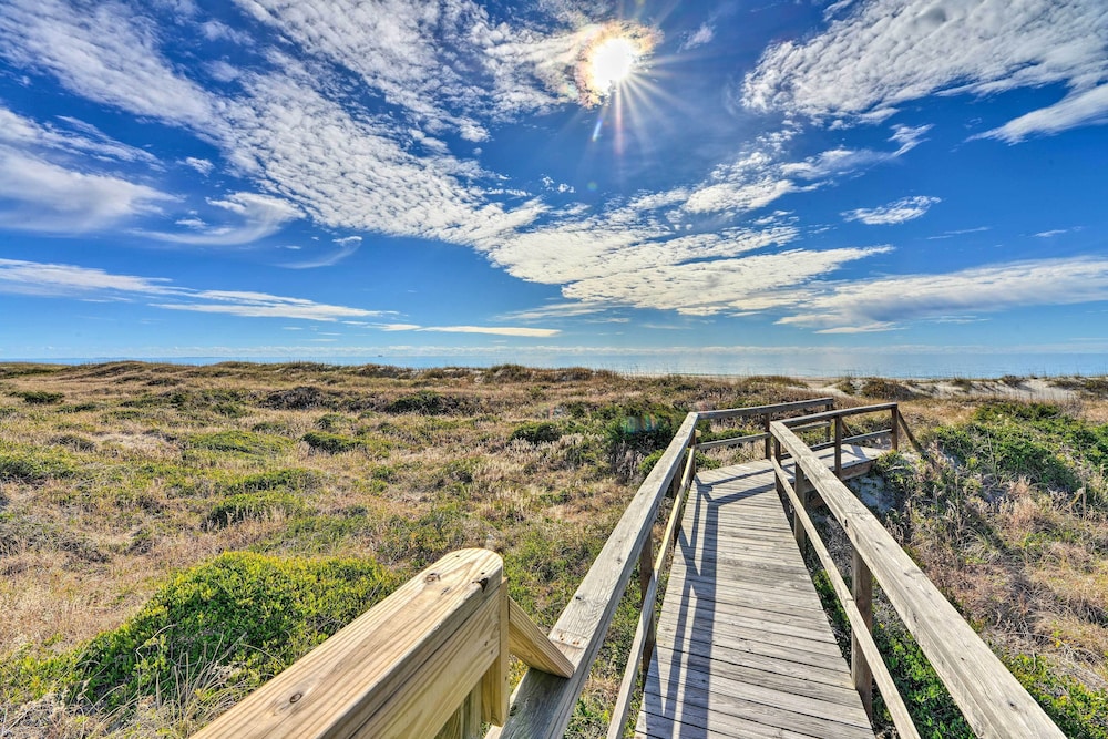 Soothing Oceanview Condo W/ Direct Beach Access! - Morehead City, NC