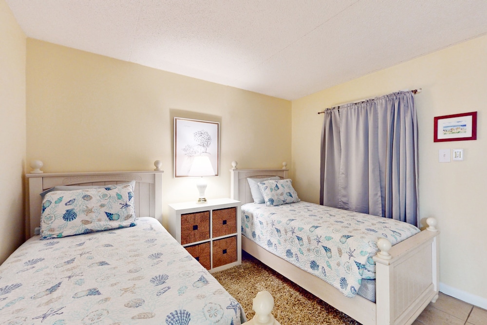 Ocean-view 1st-floor Condo With Electric Fireplace, Pools & Gym - Ocean City, MD
