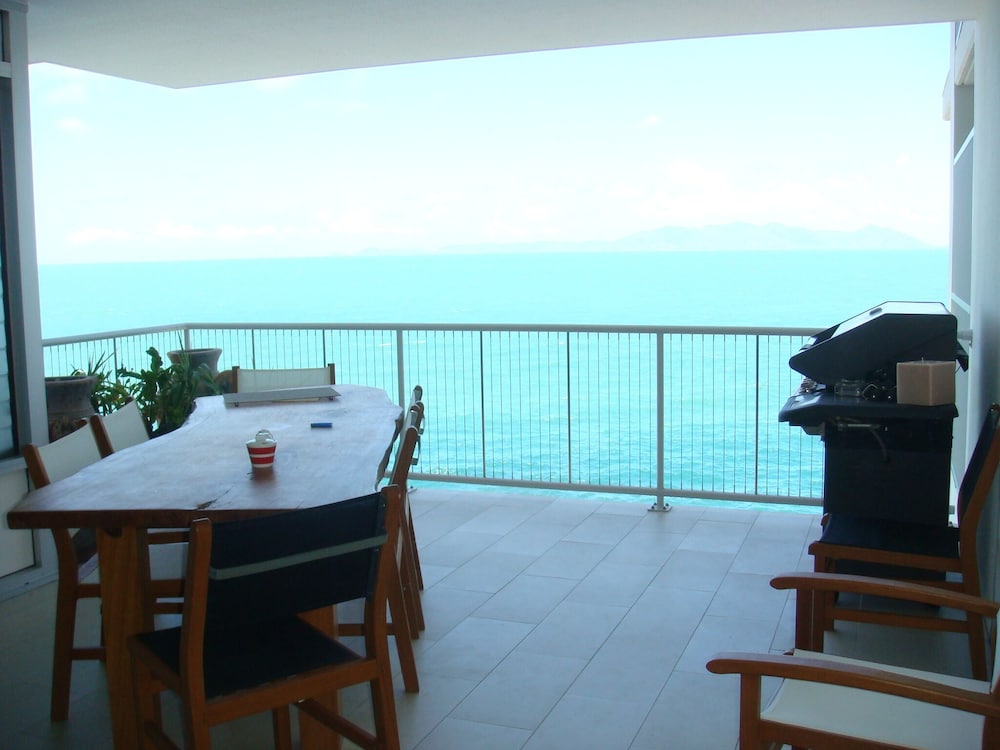 Best At Bright Point 4 Bedroom Absolute Waterfront Resort Style Apartment - Picnic Bay