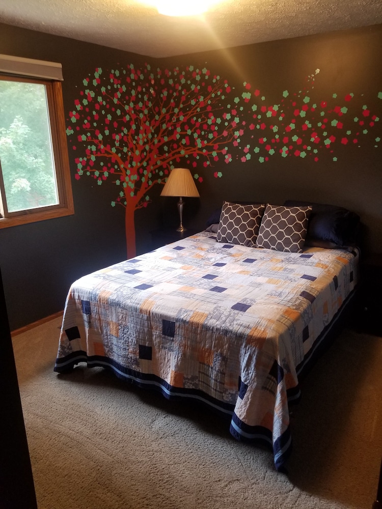 Comfortable 3br Home In Sw Lincoln. Close To Downtown! Self Check In, Sleeps 8 - 林肯