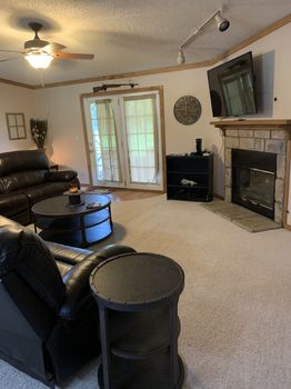 Serene Getaway Nestled In Country, 4 Bedroom 2 Bath. Covered Patio Cooking Area. - Kansas