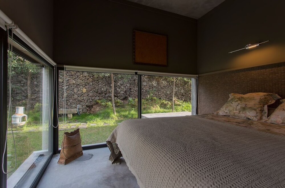 Villa à L'architecture Minimaliste Moderne Au Milieu D'une Réserve Naturelle - Açores