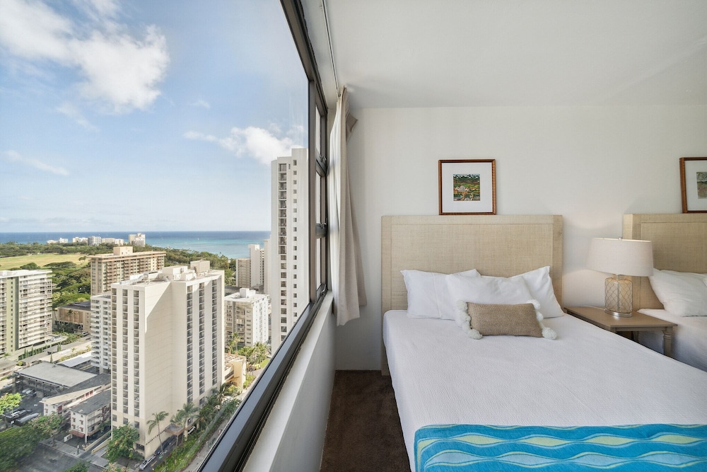 Block To Beach! Koko Resorts At The Waikiki Banyan 30th Floor Deluxe Ocean View,free Parking & Wifi - ホノルル