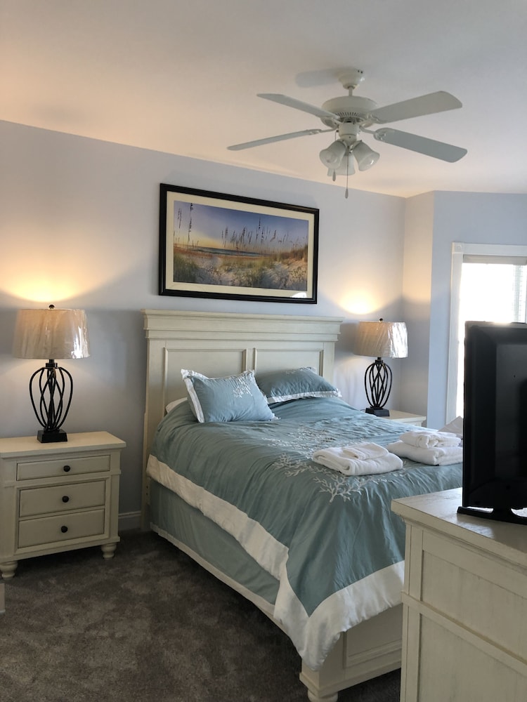 Incredible Clean 3 Bedroom Condo, New Furniture, Beds, Tvs, Paint, Private Wifi - Surfside Beach, SC