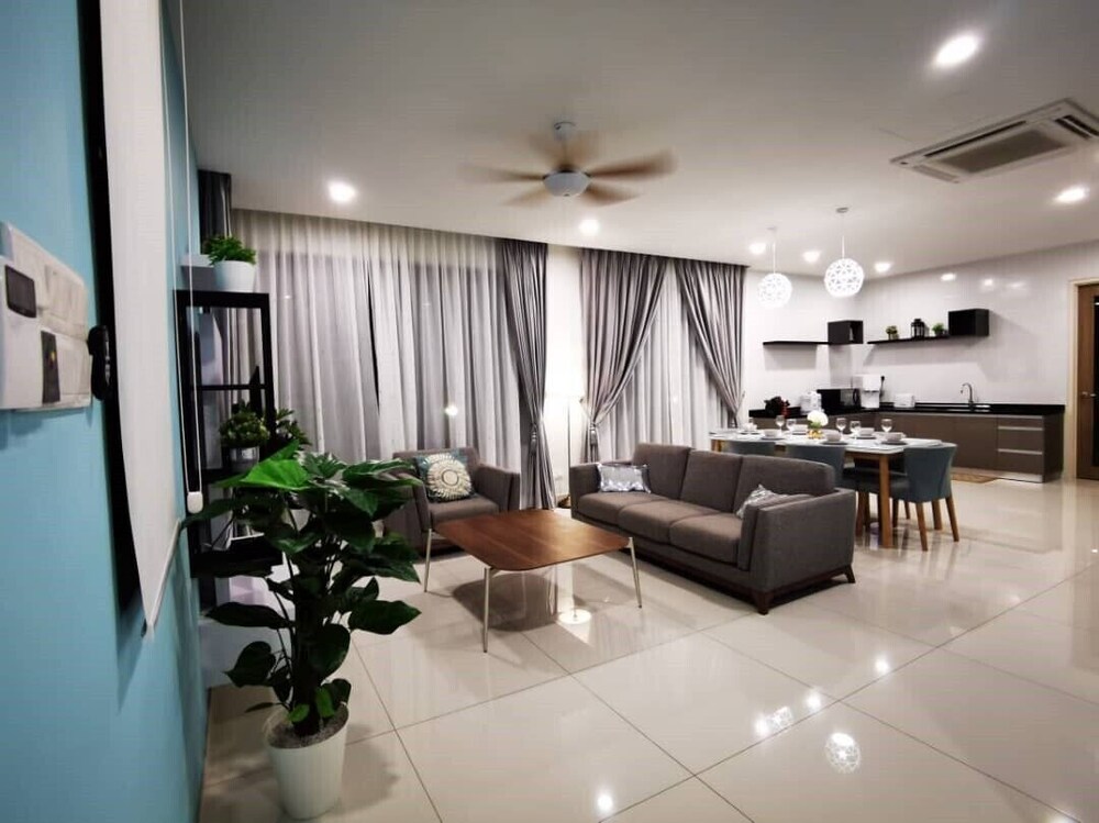 5 Bedroom Villa Near Beach - 檳城
