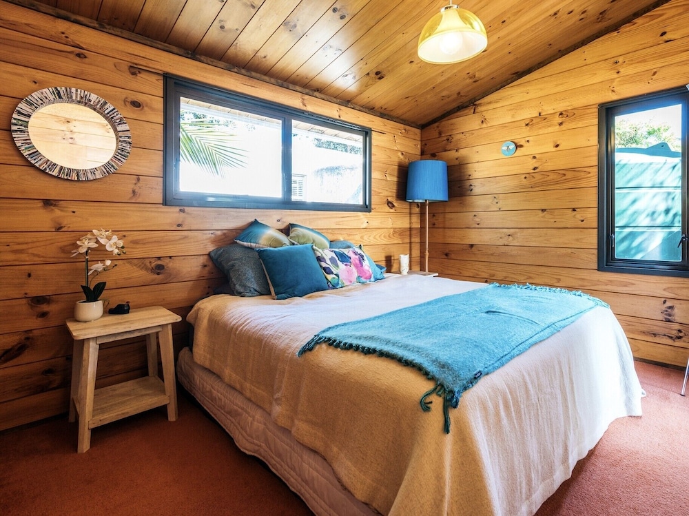 Tranquilo Picnic Bay - Surfdale Holiday Home - Maraetai