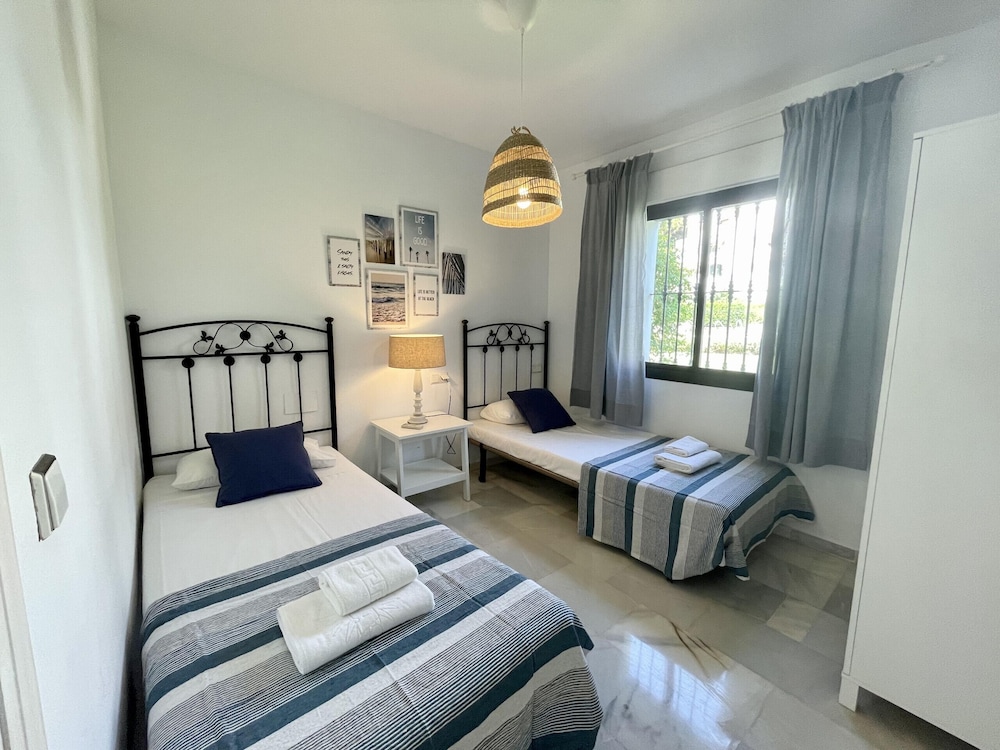 Cs105 Cosy 2 Bedroom, 2 Bathroom, Frontline Beach Of Calahonda, Mijas Costa - Sitio de Calahonda