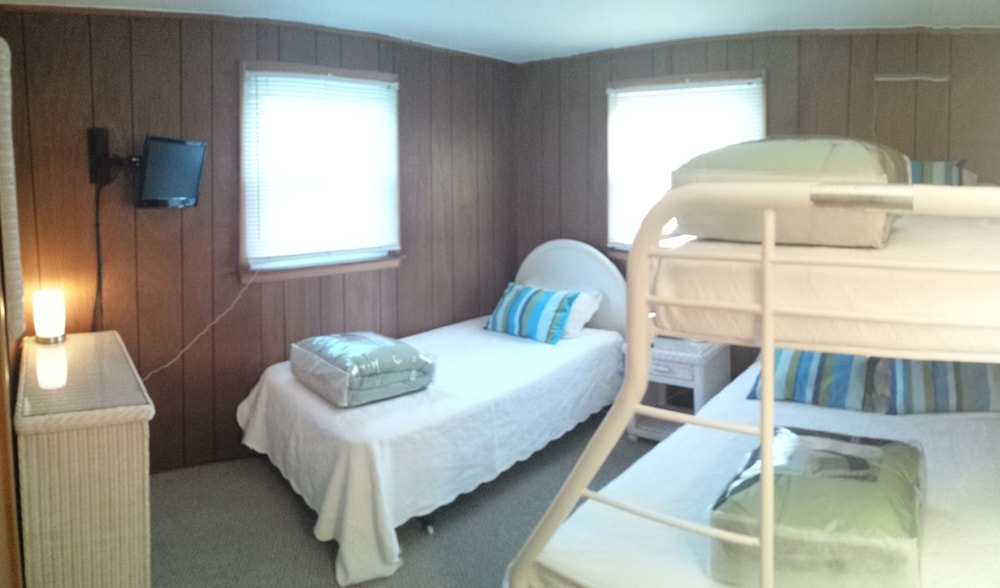 Clean And Spacious Beach Vacation Family Rental - 2nd Floor - Beach Haven, NJ