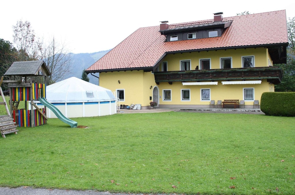 Picturesque Apartment With Outdoor Pool - Hintersee