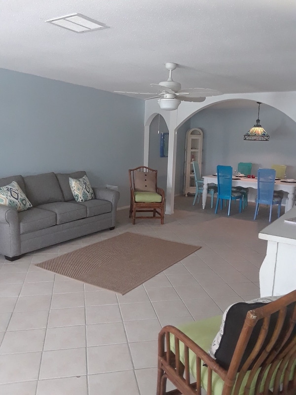Oasis On The Space Coast -  3 Bed 2 Bath Villa 3 Blocks To The Beach - Jetty Park, Port Canaveral