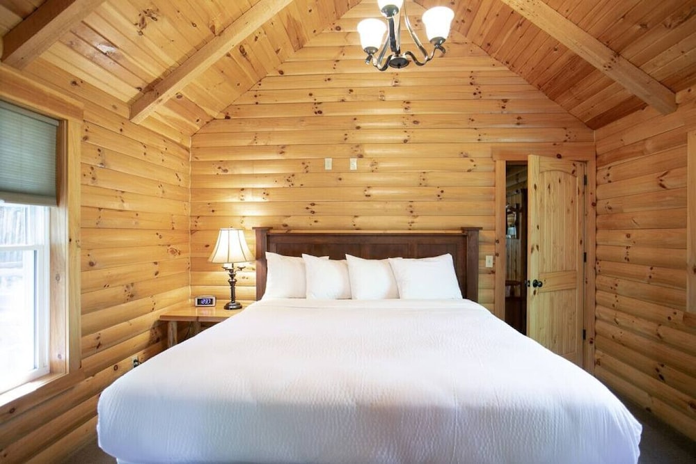 Sugar Maple Cabin by Amish Country Lodging - Berlin, OH