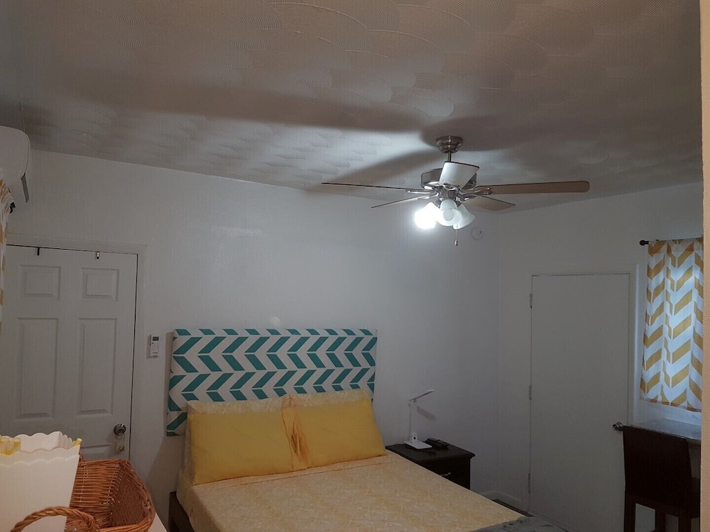 Dieses Gemütliche Apartment Liegt Versteckt In Der Ruhigen Gegend Von Yamacraw Beach Estates. - Nassau