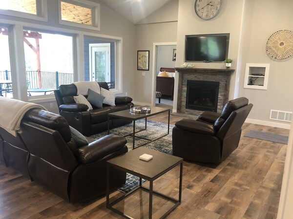 Spacious Hill City Location With Hot Tub + Bikes. See What The Guests Are Saying - Hill City, SD