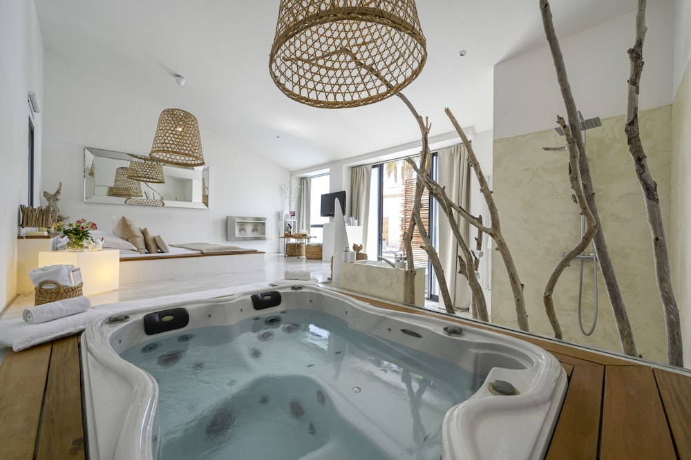 Mas Sainte Marie - Private Hot Tub Suites - Saint-Laurent-d'Aigouze