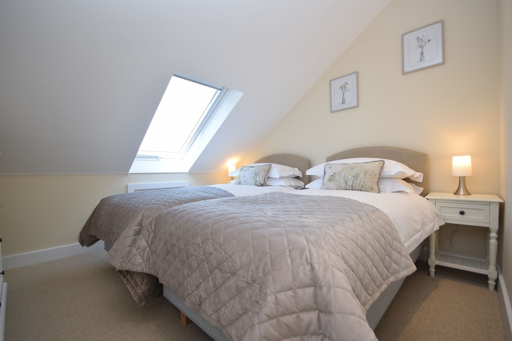 The Parlour , Emsworth  -  A Barn Conversion That Sleeps 6 Guests  In 3 Bedrooms - Emsworth