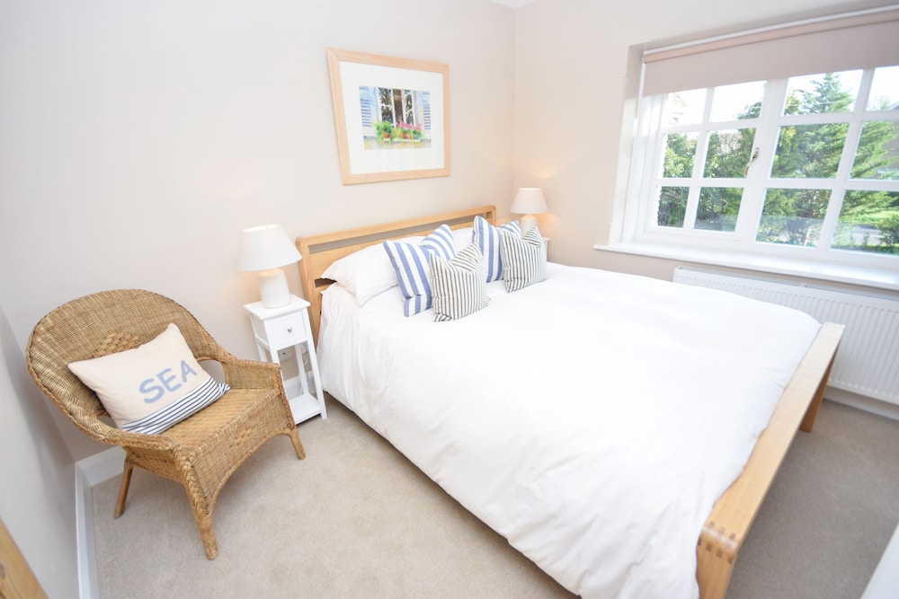 Seagull Cottage - A Lovely 2 Bedroom Cottage That Sleeps 4 - Pagham
