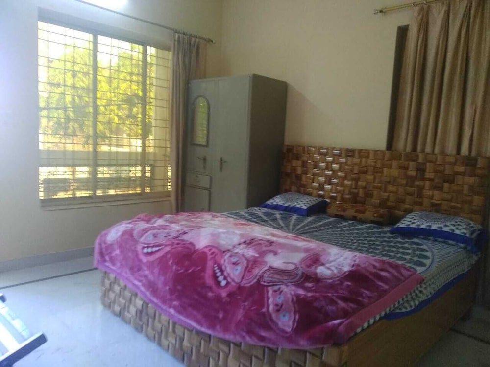 Huis, 3 Privé Dubbele Slaapkamers Met Bad En Keuken - Gwalior