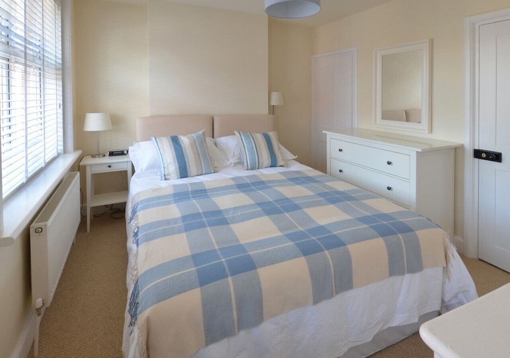 Coastguard Cottage - Three Bedroom House, Sleeps 6 - Sheringham