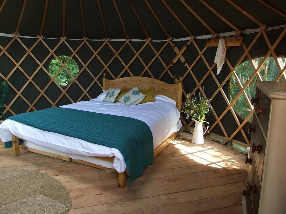 Yurt 'Oak' Aislado En El Campo De West Sussex - Hampshire