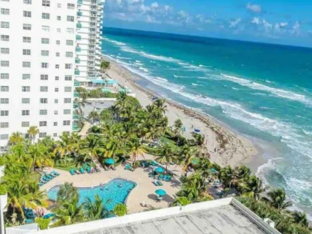 Astral Mare Beautiful Experience! Pent Houses #16 - Hollywood, FL