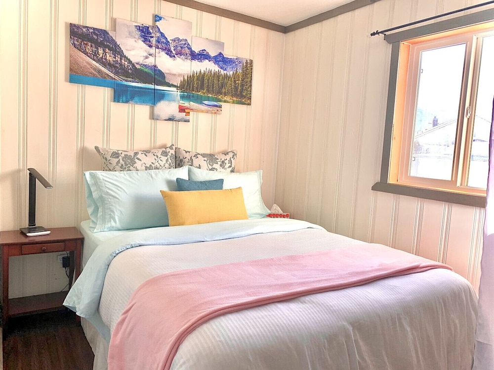 Kicking Horse Cabin ** Downtown Private Suite * - Golden