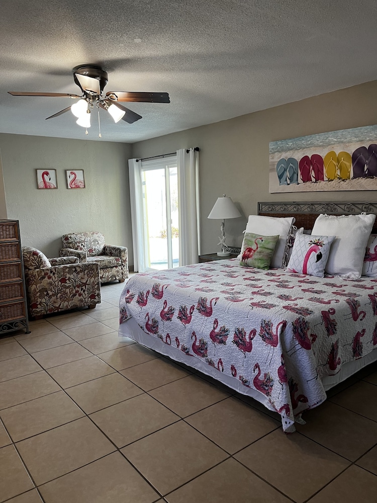 Heated Pool, Large Home Across From The Beach. Lots Of Amenities Included. - Daytona Beach