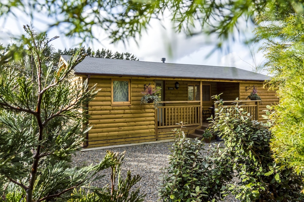 Laurel Lodge - Log Cabin - St Florence - Pembrokeshire