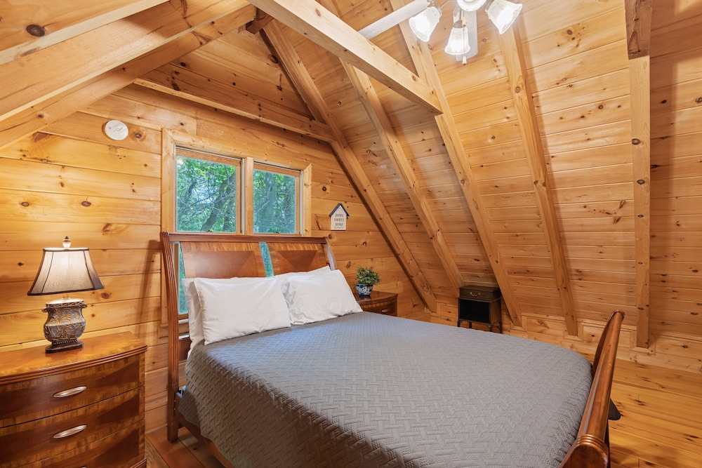 Charming, Dog-friendly Cabin With Private Hot Tub, Furnished Deck & Wifi - Cherry Log, GA