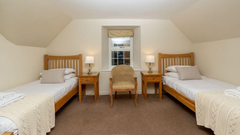 Granary Court - Sleeps 8 Guests  In 4 Bedrooms - Loch Tay