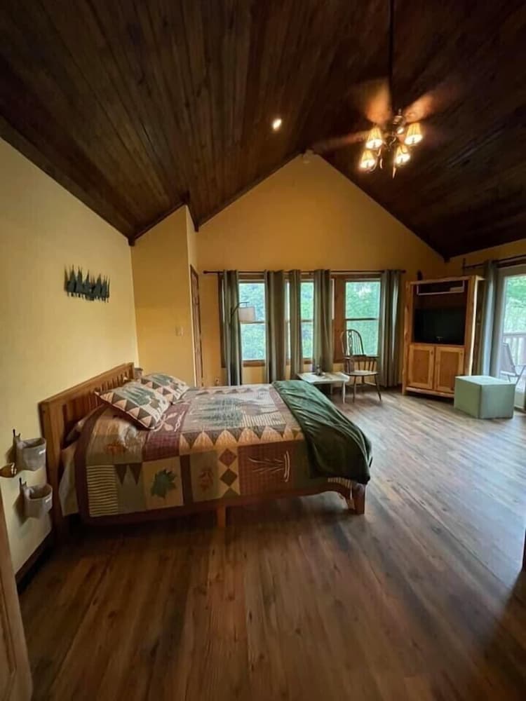 Lakefront 4br/2ba Cabin - Sleeps 10  --> Pets Stay Free <-- - Nolin Lake State Park, Mammoth Cave