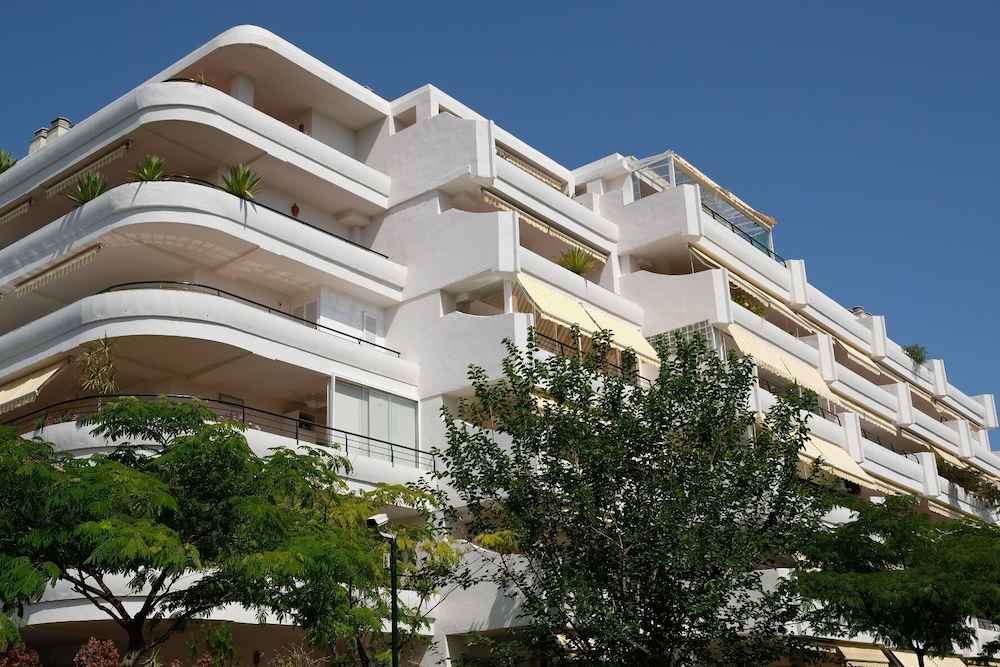Luxury Modern Apartment With Terrace, Pool And Garage! - Benahavís