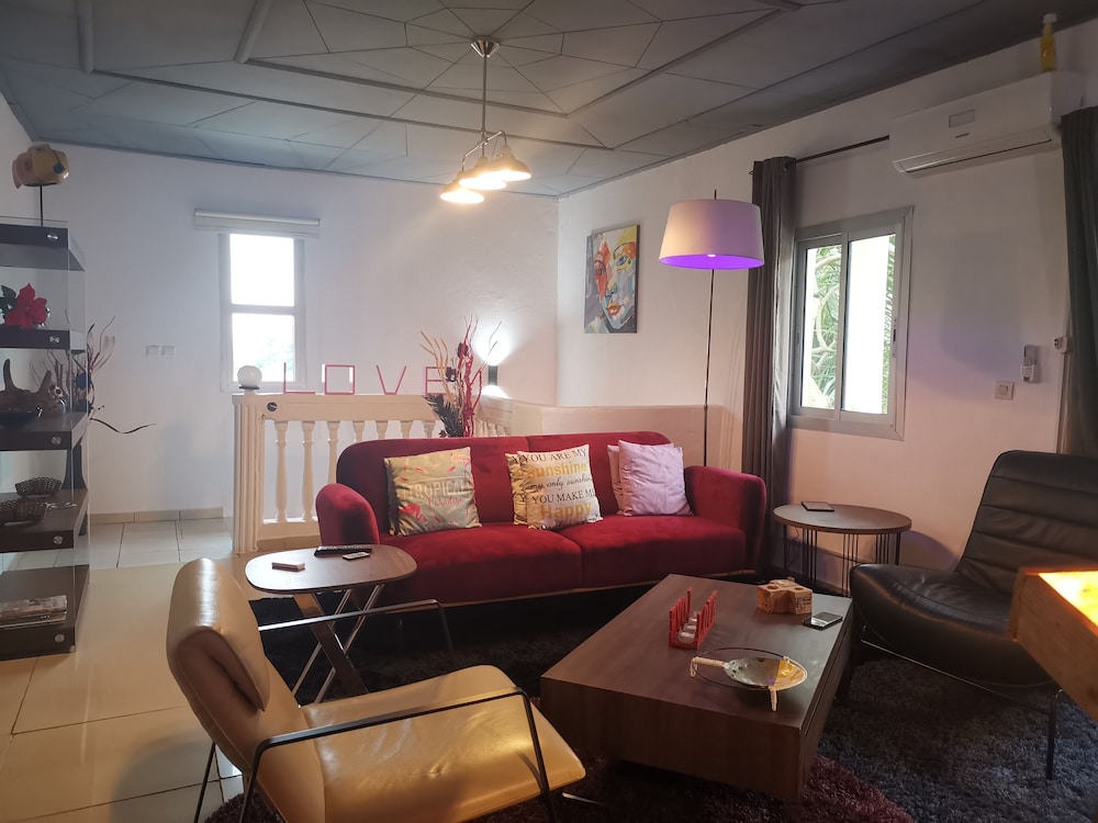 Elegant Contemporary Apartment, A Perfect Getaway In Yaounde - Yaounde