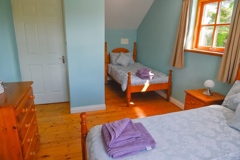 2  Glendarrary Holiday Cottages - Achill