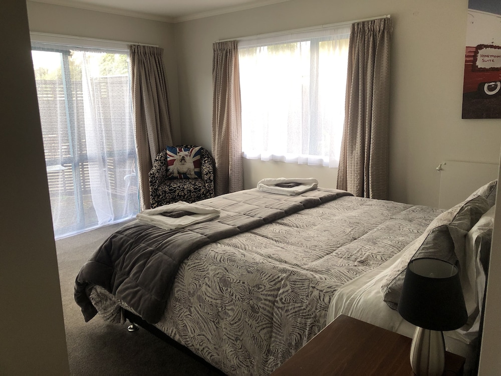 Observation Holiday Home - Paraparaumu