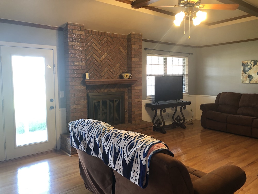 Comfortable Three Bedroom Home - Amarillo, TX