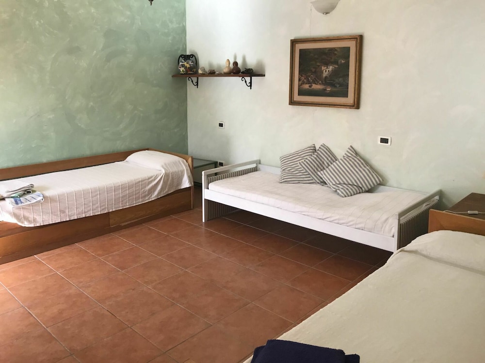 Hermoso Apartamento Para 5 Personas Con Wifi, Terraza, Mascotas Permitida Y Aparcamiento - Santo Stefano al Mare