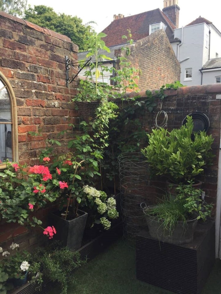 The Stables: Full Of Character Near The Pantiles With Secluded Courtyard Garden - Crowborough