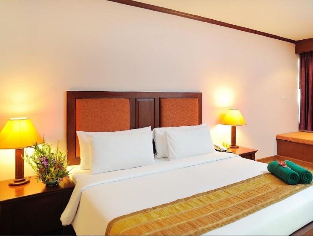 Baumanburi Privilege Suite - Phuket