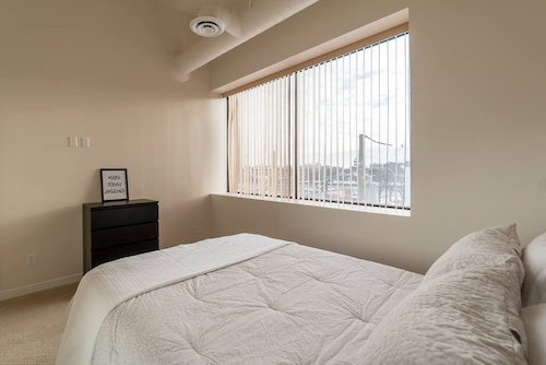 Unit 3 Executive Stay Geräumige Wohnung Mit Zwei Schlafzimmern Und Parkplatz - Winnipeg