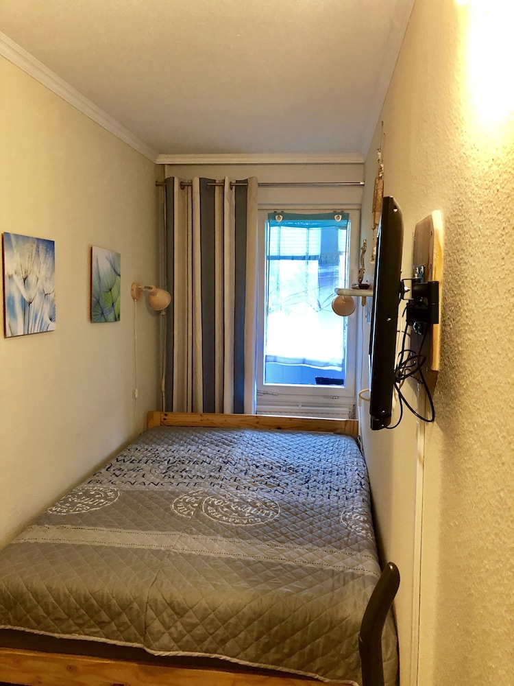 Apartment Mit Loggia In Ruhiger Anlage, Ca. 10 Min Fußweg Zum Strand Gelegen - Ostsee