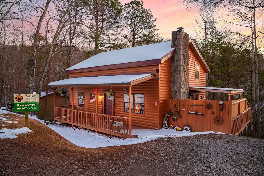 Bearfootin' 3 Bedroom Cabin By Redawning - Gatlinburg, TN